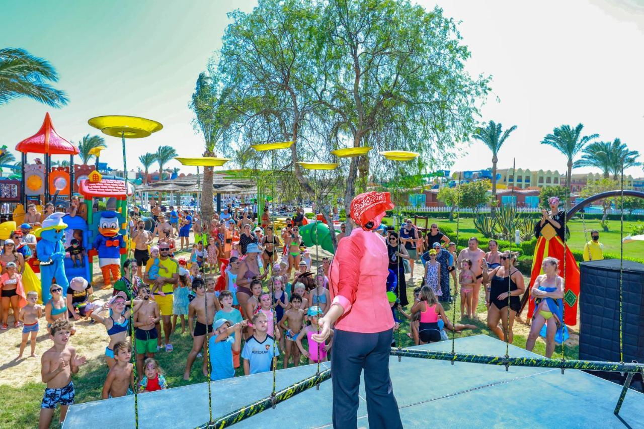 Titanic Palace Families And Couples Only フルガダ エクステリア 写真 Opening ceremony of Legoland Egypt