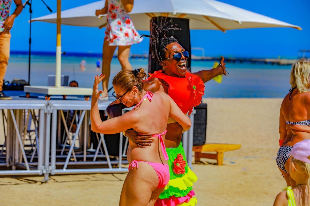 Titanic Palace Families And Couples Only フルガダ エクステリア 写真 Beach party in 2019