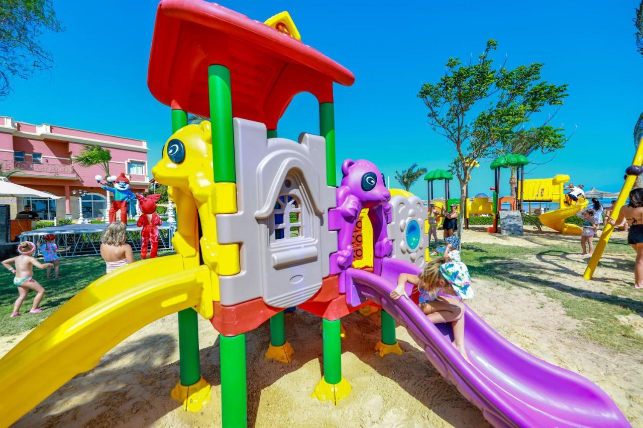 Titanic Palace Families And Couples Only フルガダ エクステリア 写真 Playground at Legoland Japan